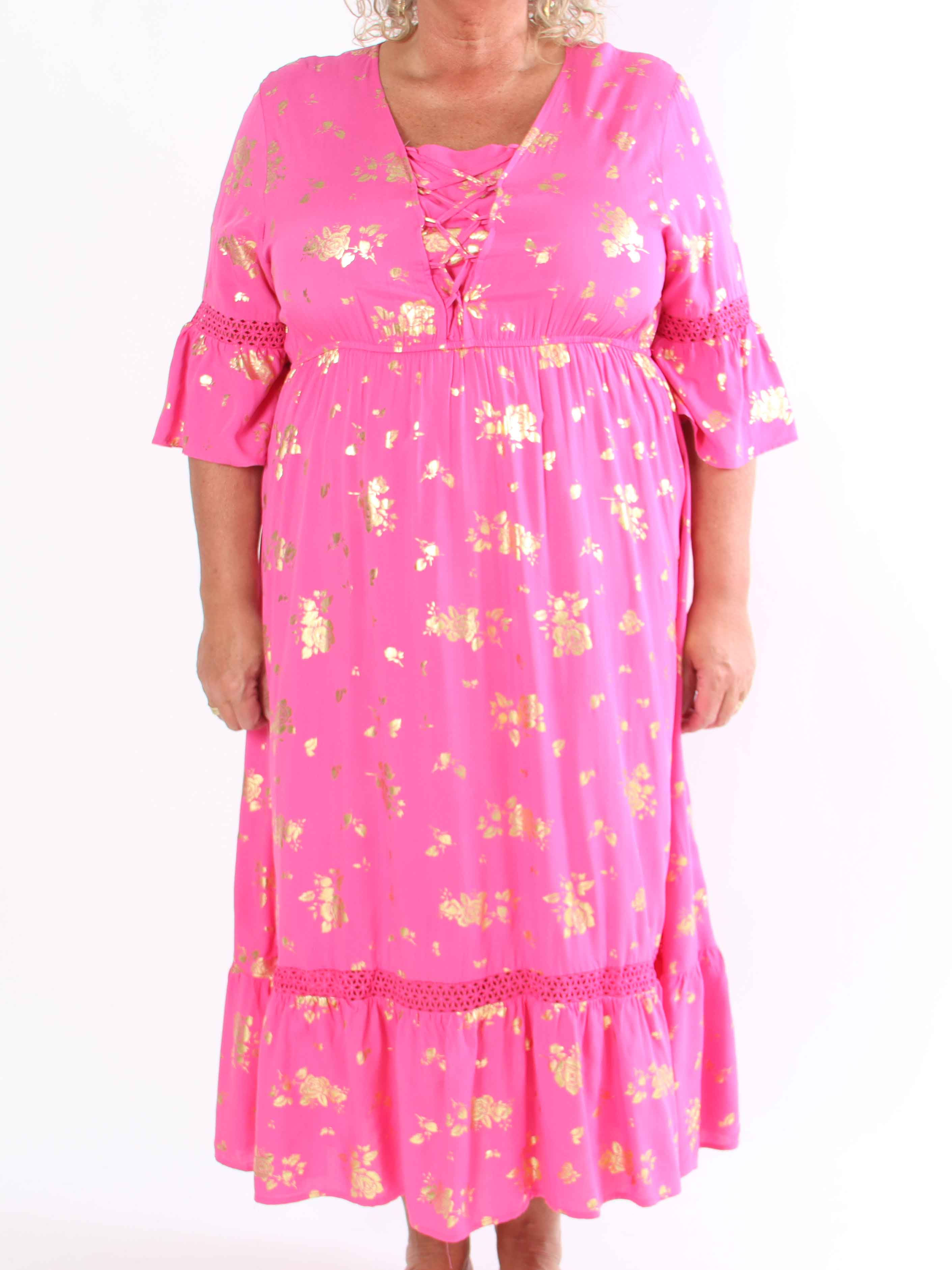 Pernilla - Kjole med guld blomster og broderinger